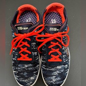 Sketchers Goga Pillars - Women’s Size 10 athletic shoes